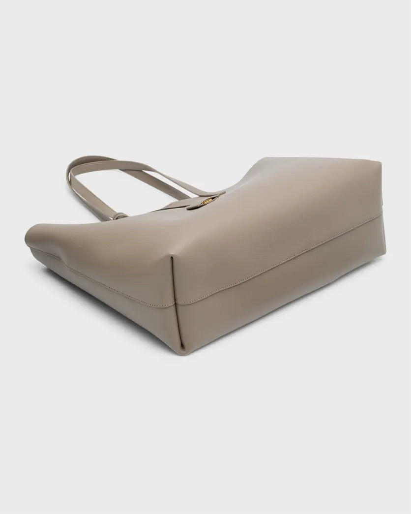 Shopping Bag East-West Tote in Smooth Leather Tan